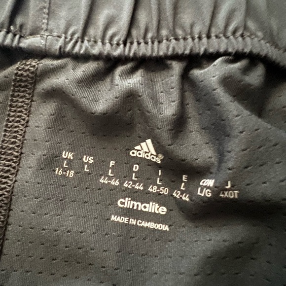 Shorts - Picture 3 of 3